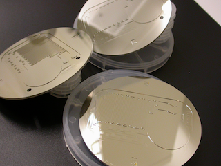 et of injection molds with 2-level microfluidic design, ready-to-mount